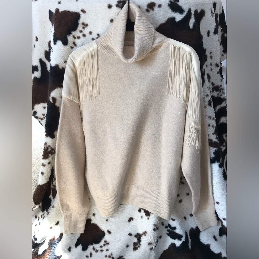 Cream & Gold Fringe Shoulders Turtleneck Sweater - Women’s L / EUR 4